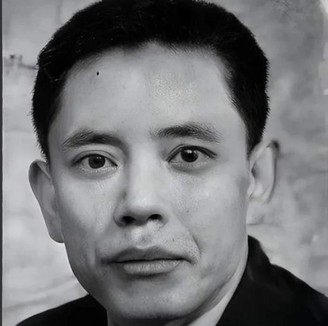1980年，一个特务在监狱里思念妻子11年，释放之后马上奔赴见面，没想到，刚见面