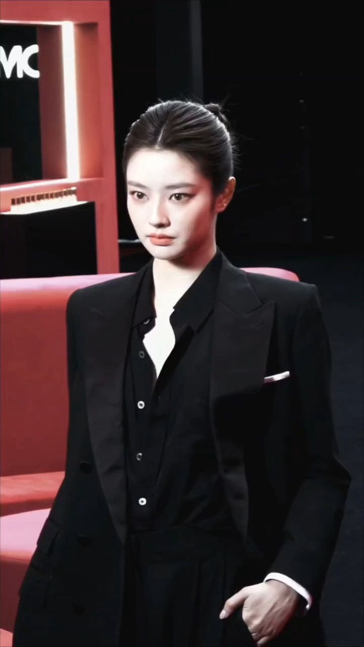 老公姐徐若晗🤲大光明完美展现优越头骨🫰徐若晗大光明造型徐若晗老公姐​​​