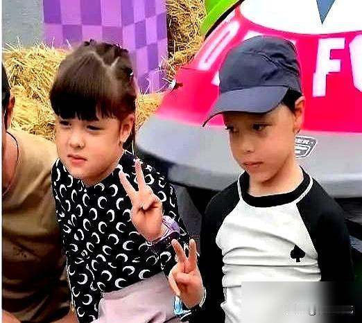 奉劝各位，千万别信网上吹的什么撒贝宁“神童教育”。那都是递到你嘴边的“人设”