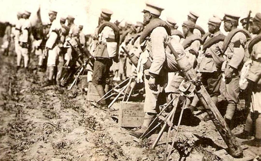 1938年12月，陕西武功的临时会场里，武汉会战第二次战后检讨会开场。蒋介石的开