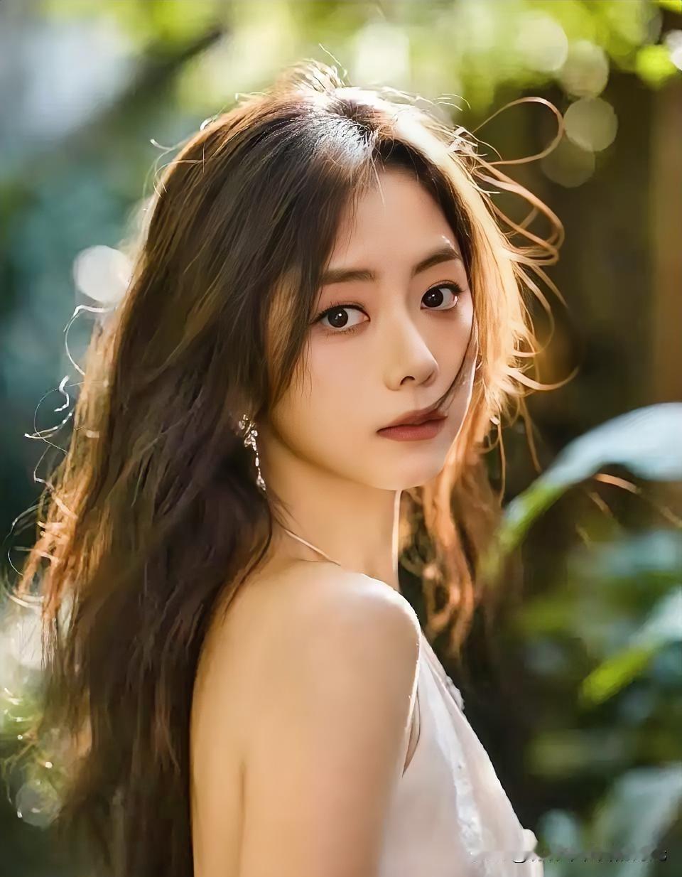 不靠资本不投靠别人谭松韵单干年收入9位数这是实力还是运气？2016