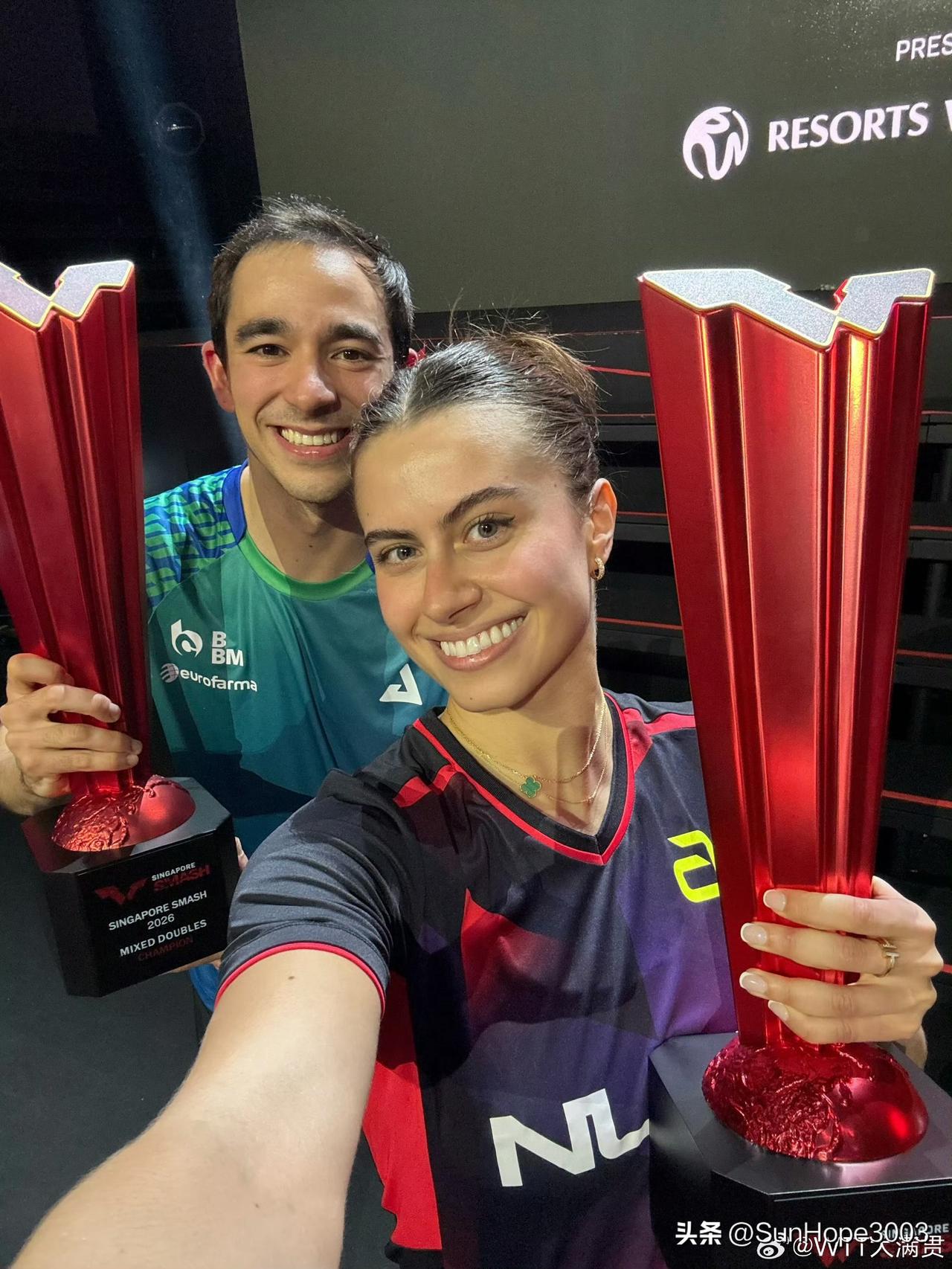 中国队丢掉了新加坡大满贯的所有双打冠军，混双冠军是情侣，女双冠军是仇人，男双冠