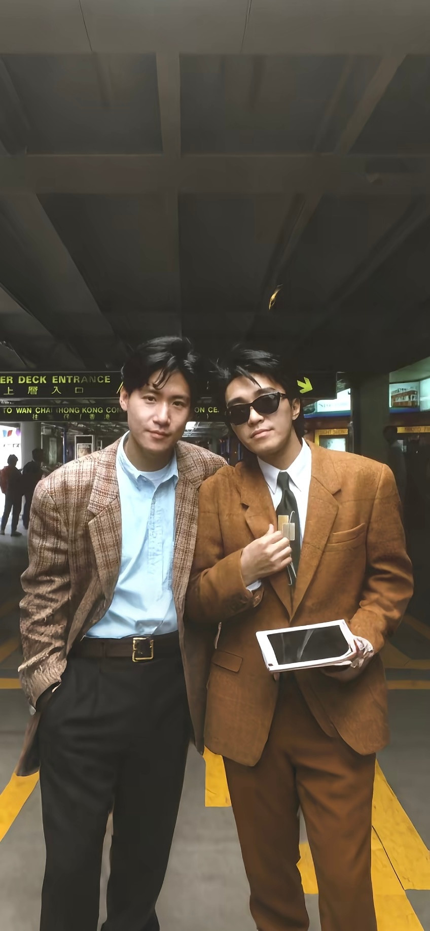 收到一张适合做壁纸的图周星驰张学友​​​