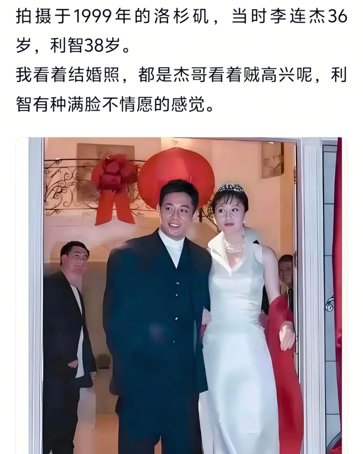 有人说，黄秋燕的美貌胜过利智！利智是不怎么上镜的，在现实中，她身材高挑，皮肤