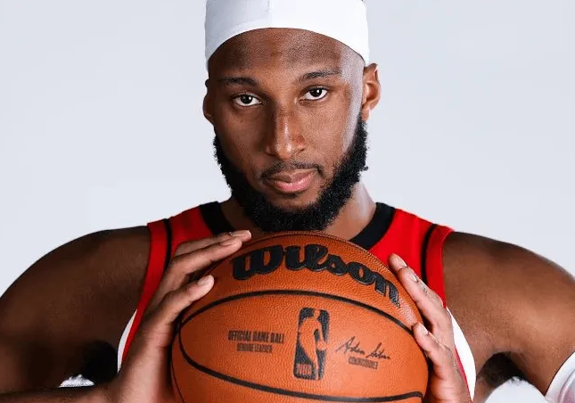 NBA季前赛，火箭对阵鹈鹕的全场比赛已结束，火箭130-128鹈鹕。火箭自媒体