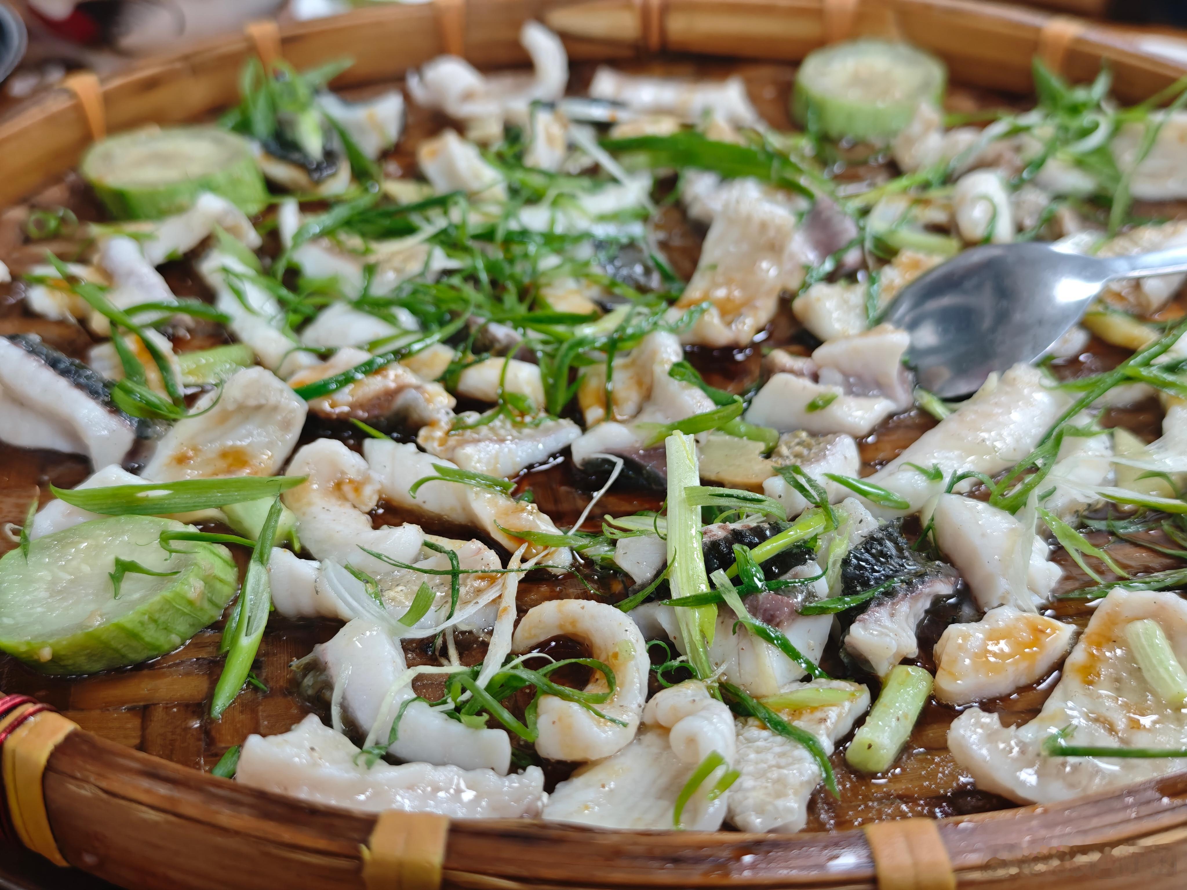 跨越3000公里，来林芝吃顺德菜[捂脸哭]不过这个煲是藏香猪，好吃的。​​​