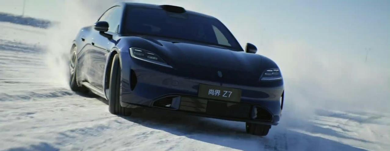 尚界Z7官方实车，轿跑基因，朋友们觉得好看嘛？新能源中大型轿车全系搭载华