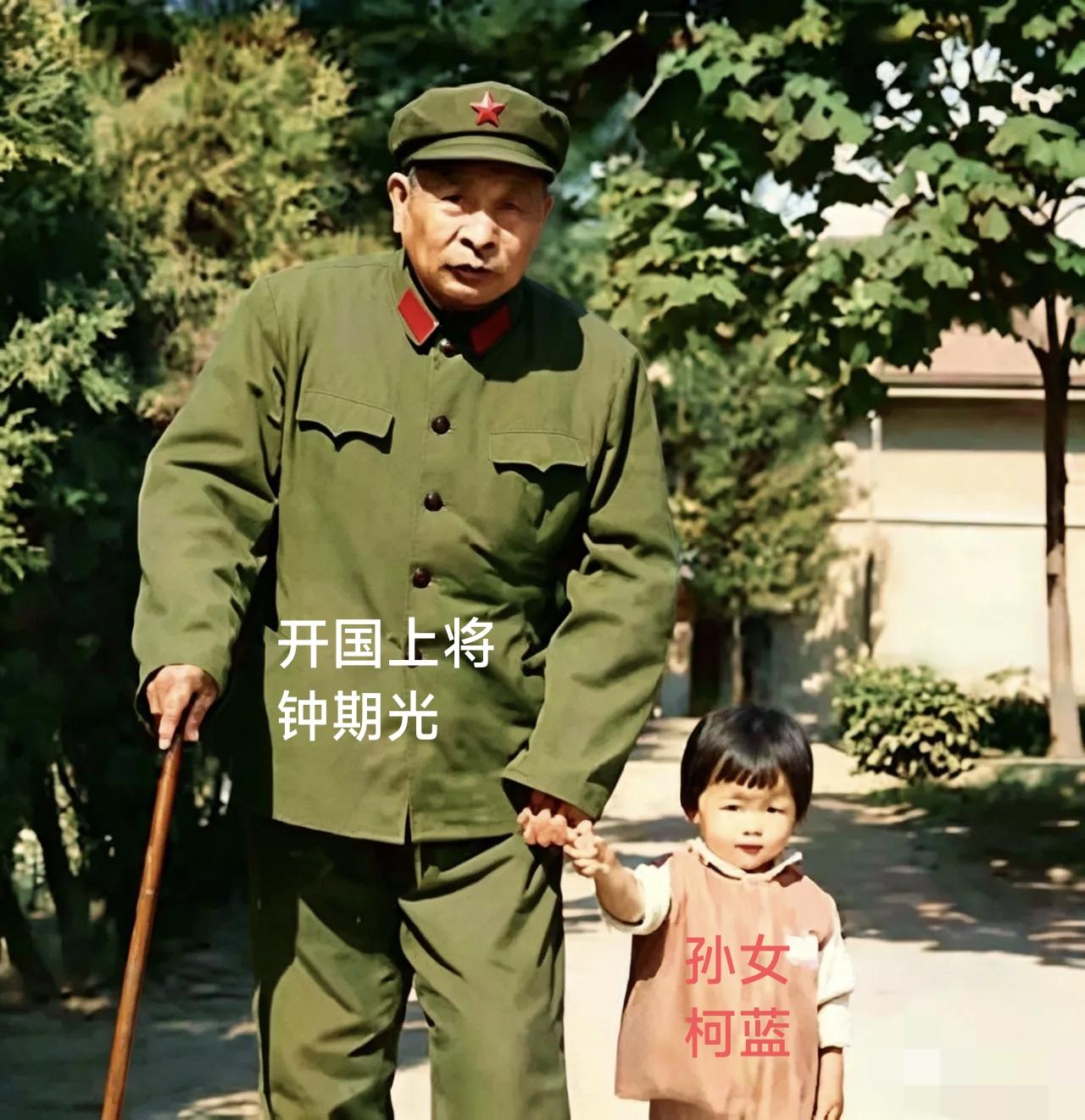 爷爷是开国上将，爸爸是副参谋长，家世显赫的她53岁却仍不婚不育！不愧是红三代出身