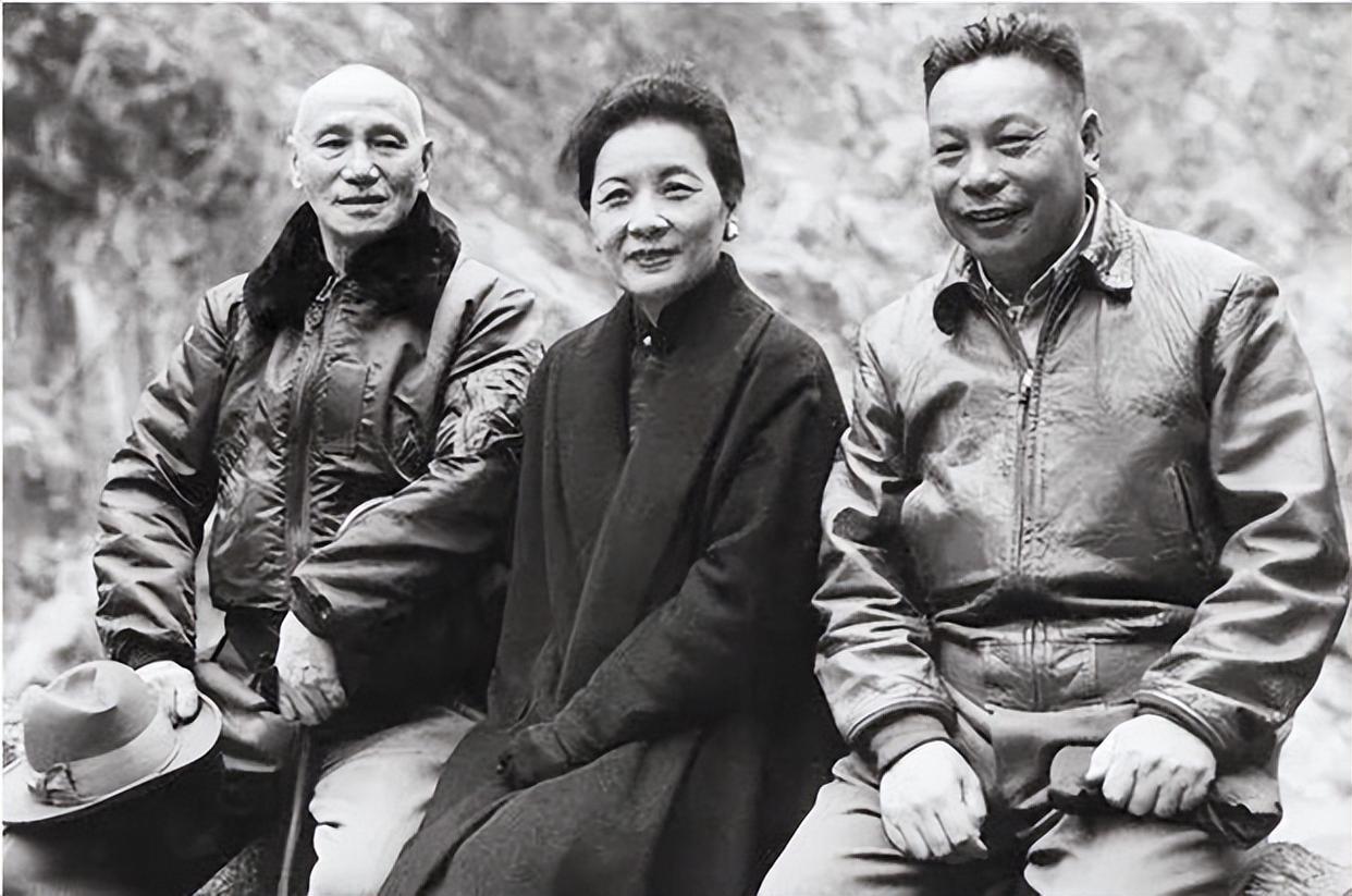 蒋介石去世当晚，宋美龄让医官给蒋经国打镇静剂，但却没人敢动手。那是1975