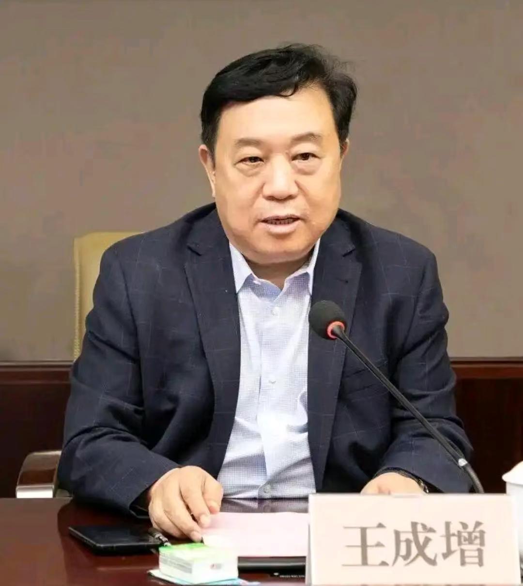 河南医疗圈爆出重磅消息，一个没当过一天的医生的人，却坐上了全省最强医院的一把手。