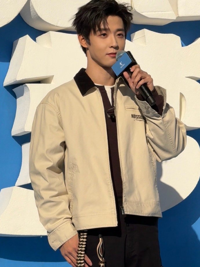 吴宇恒线下生图太绝了，随手抓拍的瞬间都帅到犯规，生图杀手实锤了​​​