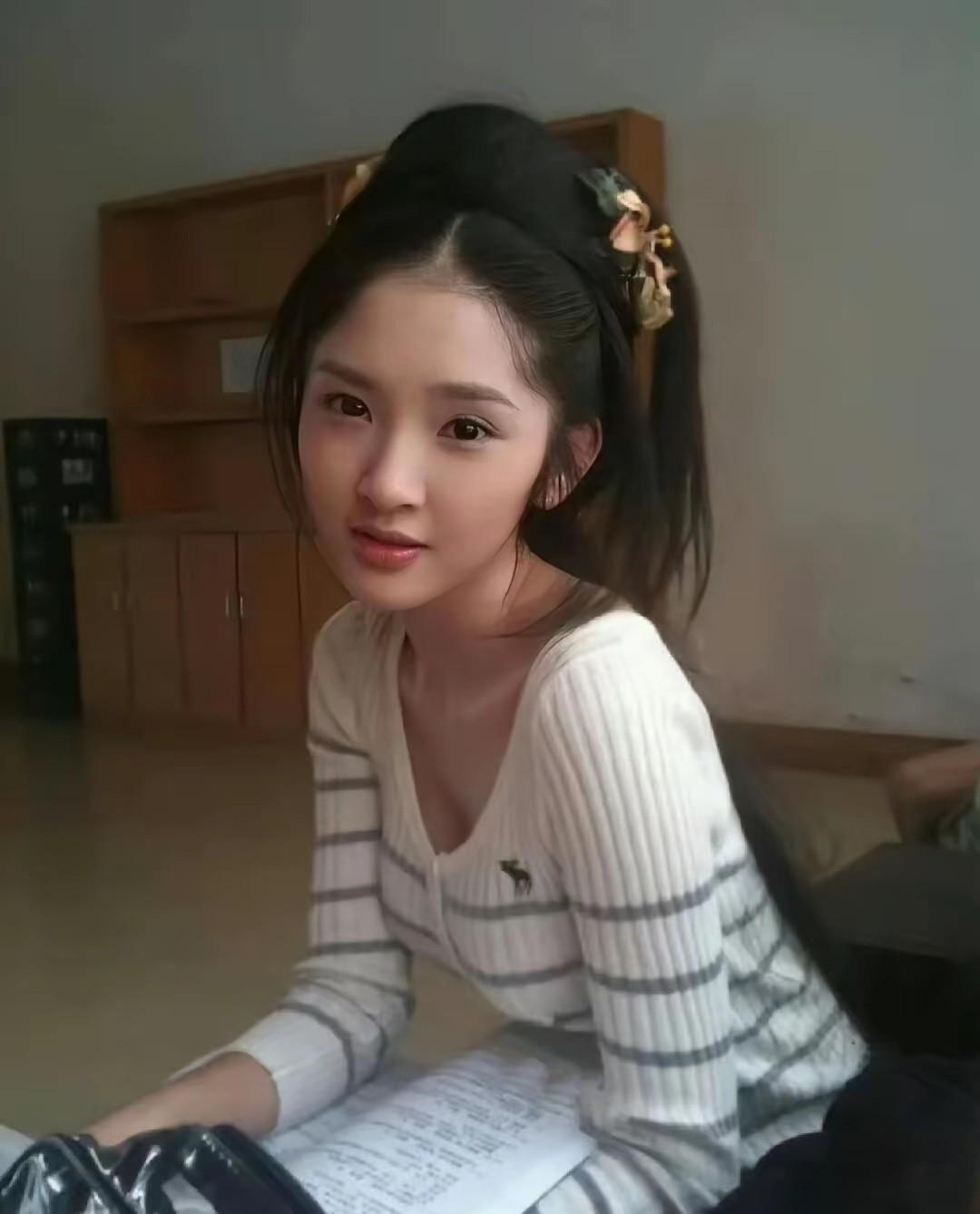早期的唐艺昕，从小美到大，那个时候还很青春，元气满满，一脸胶原蛋白，小范大人的眼