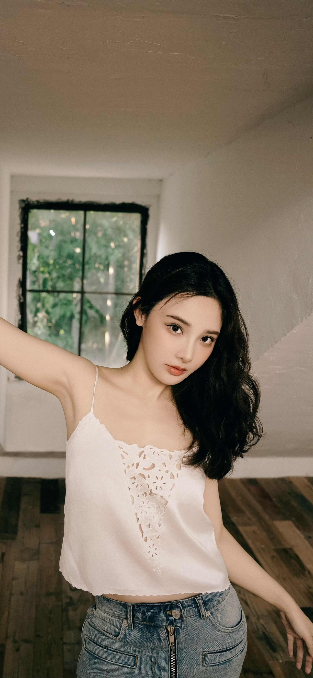 美女壁纸-第5858期-彭小苒