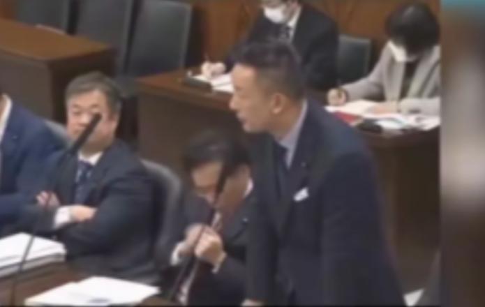 高市早苗丢脸丢大发了！不仅被下属贴脸开大，还被怼得无言以对！因为有一名议员