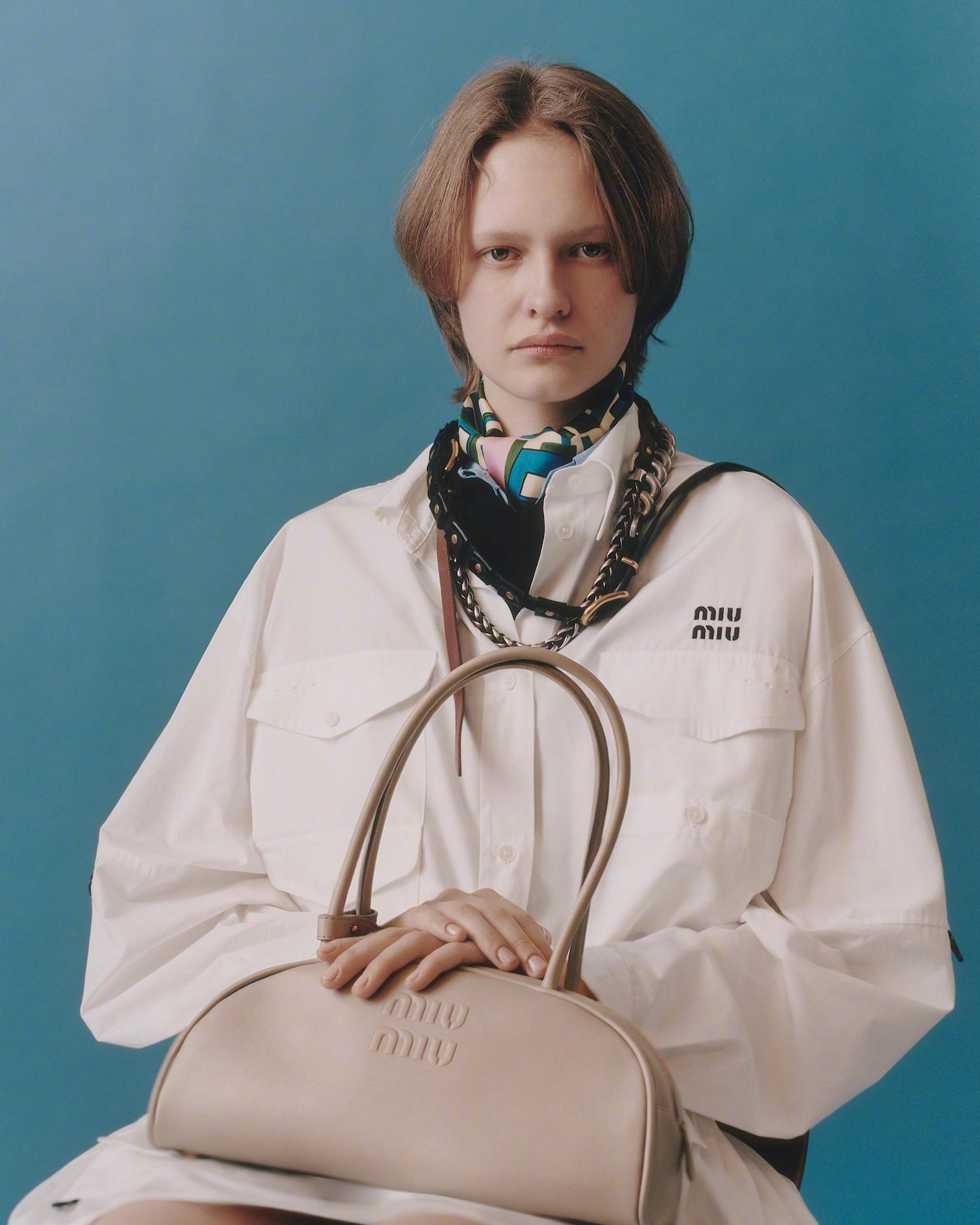 MiuMiu2026Prelude系列发布，该系列撷取工装与户外着装灵感，