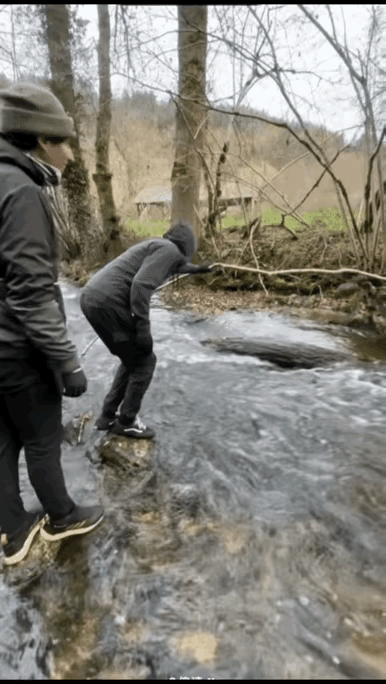 都说老外身体素质好，身体柔韧性好，身体协调性好，身体弹跳力好，但是看到这个画面，
