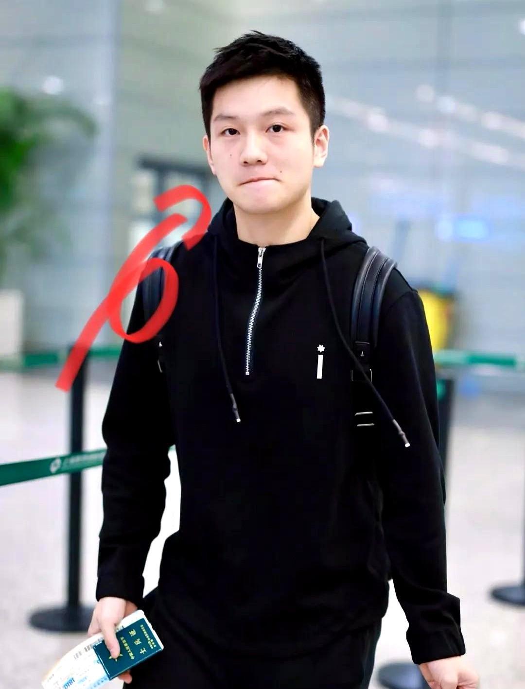 樊振东为什么不结婚？不是因为没人馋他的身子，而是因为他有一个严重的问题，那就是
