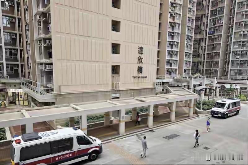 香港一家惨死！儿子自杀，夫妻分居，丈夫用钝物击死妻子后，在家中厨房自缢身亡。