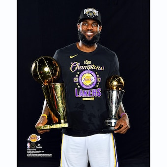 詹姆斯是NBA历史硬成就最顶级的球星之一（4冠4FMVP4MVP、历史得分王），但舆论分裂极其严重，