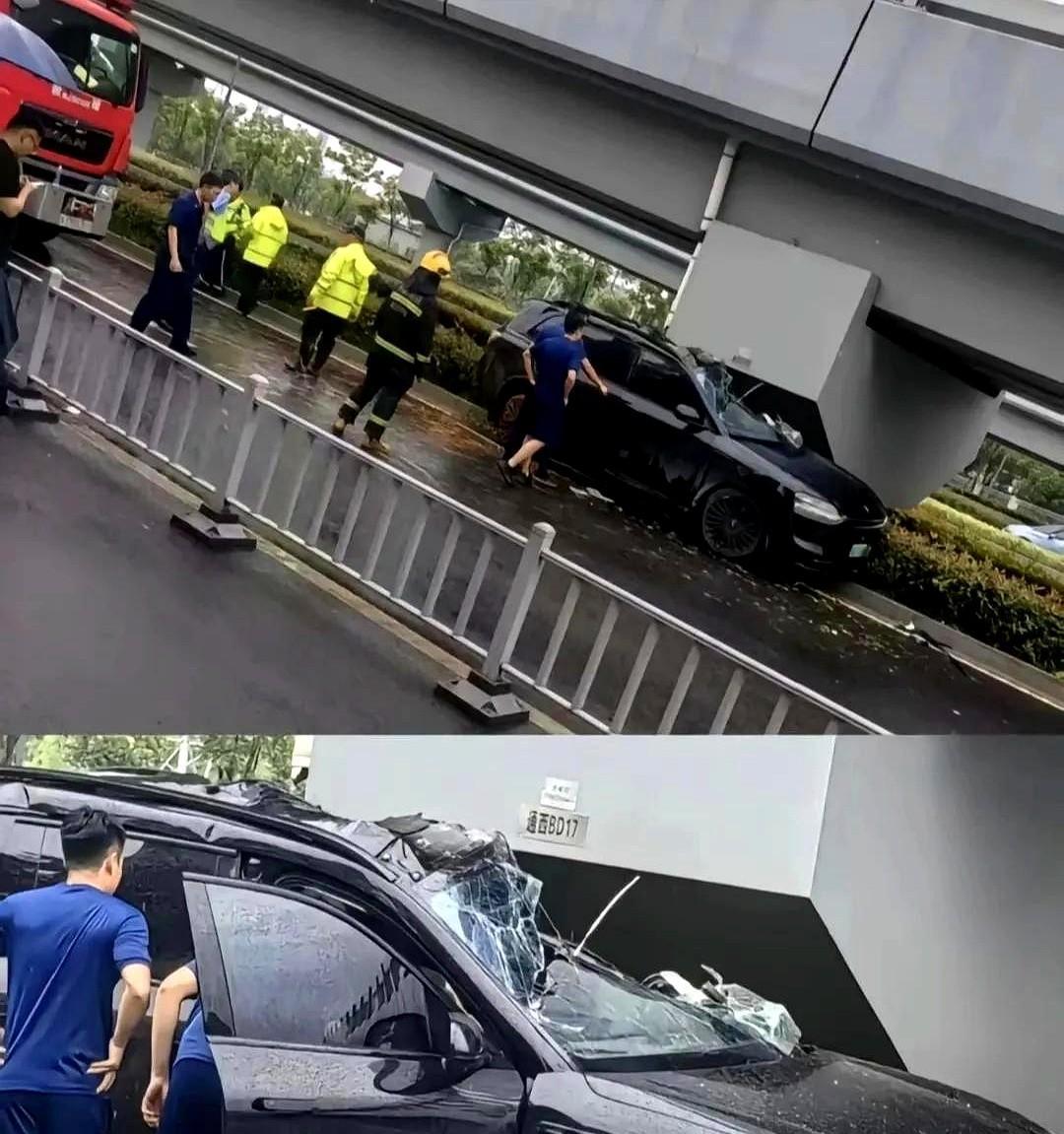 雨天开车致命盲区。国内超六成变道事故由它引发。这不是危言耸听。雨天行车视线