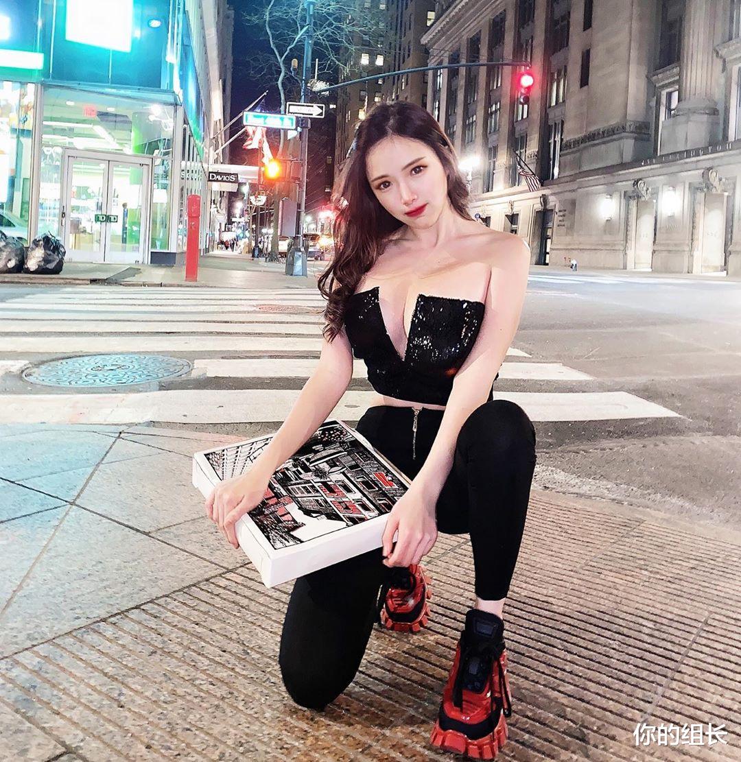 超性感美女DJ晒演出服, 小皮衣配性感皮裤太诱人