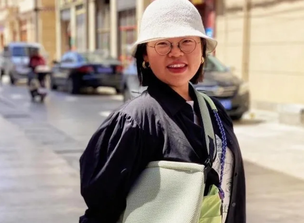 宁波一女大学生拉姆去非洲支教，结果被黑人酋长看上了！人家直接开价：半个岛的经营权