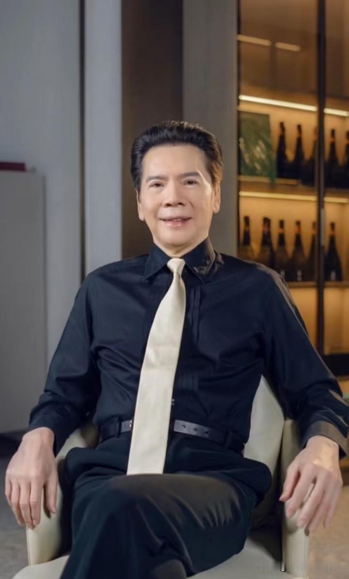 儿子不惹事就算孝顺。女儿得在身边才算孝顺。向华强看着亲家三个闺女围着转，心里