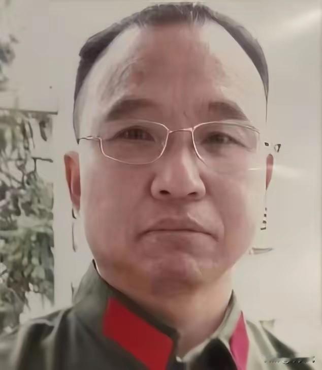 1984年，战士李陶雄中弹牺牲，送葬途中遗体竟两次从车上跌落，护士郑英察觉异样，