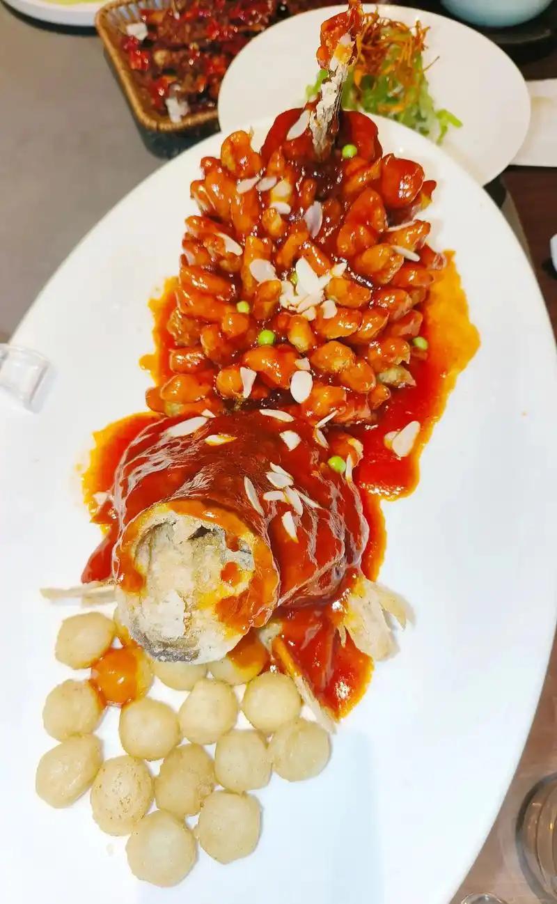 苏州口味菜，被央视推荐的餐厅好好吃！苏州新苏人家餐厅美食推荐：1、古法松鼠
