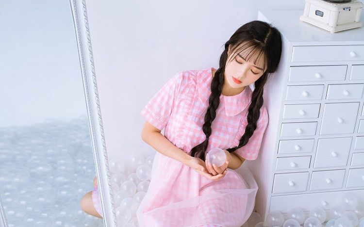 男女关系越界，多数是从这几个方面开始的：1.经常夜聊，一点避讳也没有2.；肢