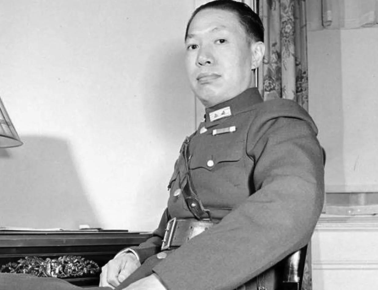 1954年，张群硬着头皮走进蒋介石办公室，低声说：“熊式辉在曼谷办厂亏光了，连饭