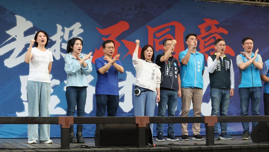 7月26日投票，媒体人预言徐巧芯等“6蓝委”可能被罢免台“中选会”日前宣布，2