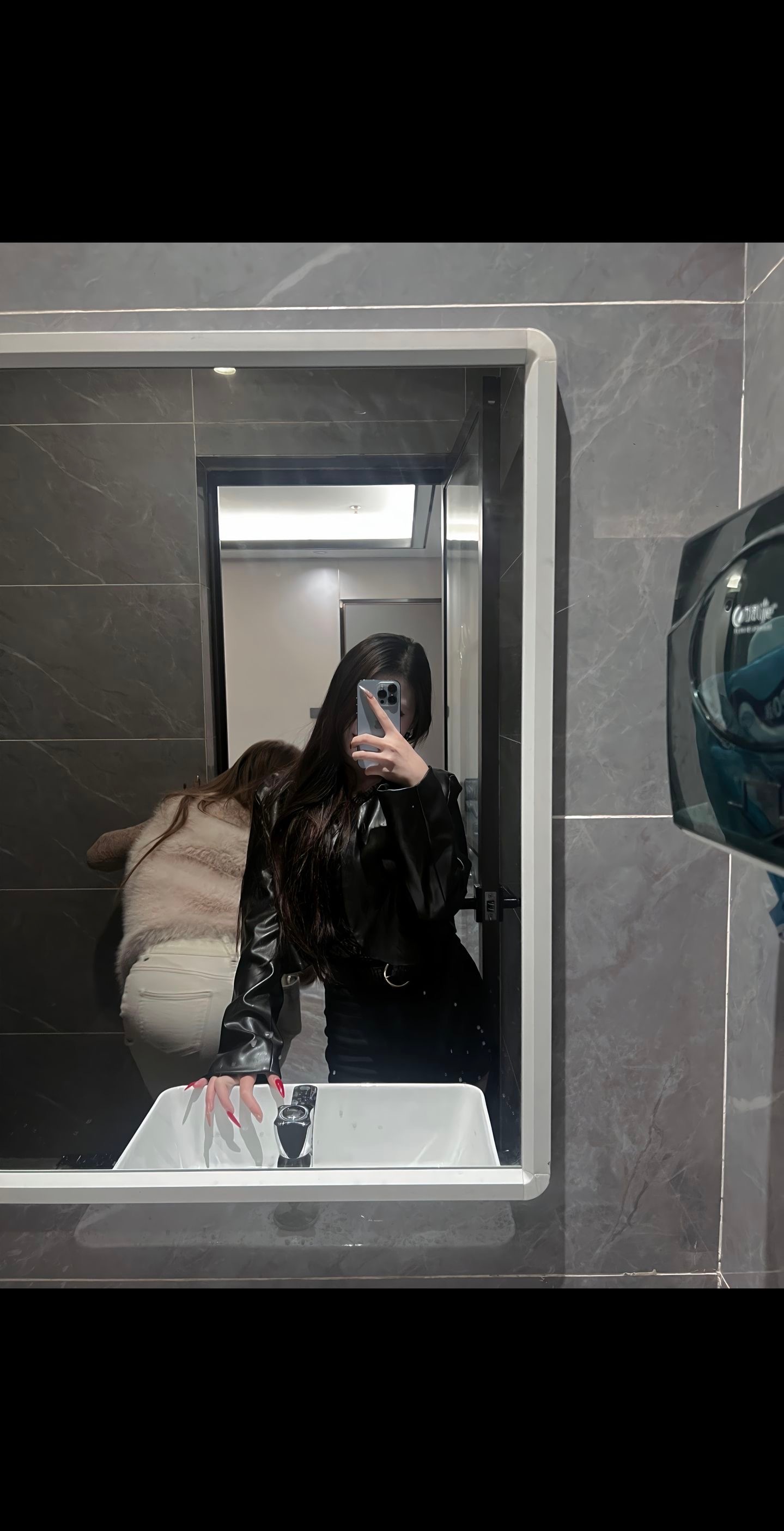 像毛毛虫一样扭🐛