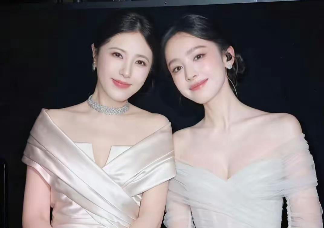 说实话美颜滤镜拉到底了吧这白的让人失去了真实感[笑着哭]