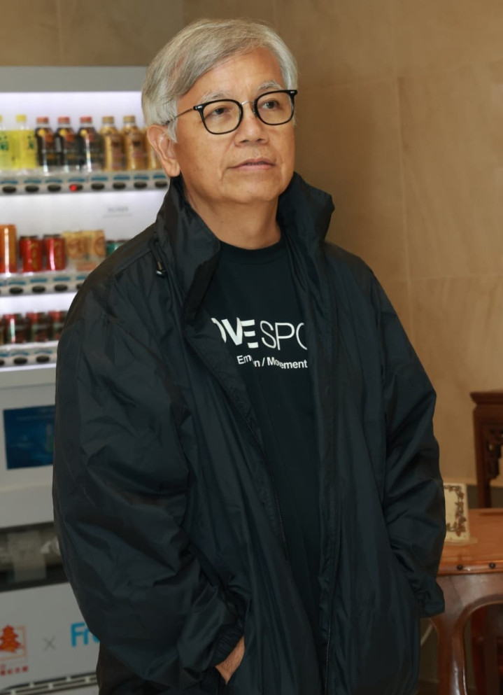 谈及四哥谢贤去世，田启文表示，四哥是本月16日因肺炎等老人家病去世，不过要遵从其