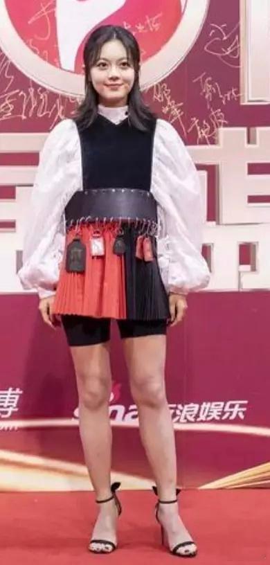 沈月一直走上坡路吧赵今麦李兰迪沈月看身材可以自成一个派系赛道头肩比…脖子…小腿…