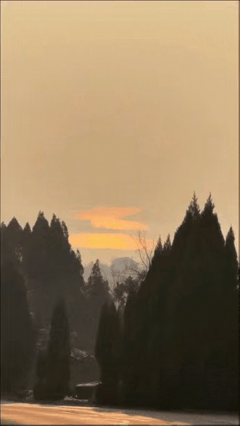 “火到人民日报了！”近日在河南济源，一女子回家路上，抬头瞧见远处天上有橙色的东西