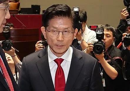 法院驳回了金文洙所有的申请金文洙除了争取一个相对有利的善后条件以外，似乎别无选