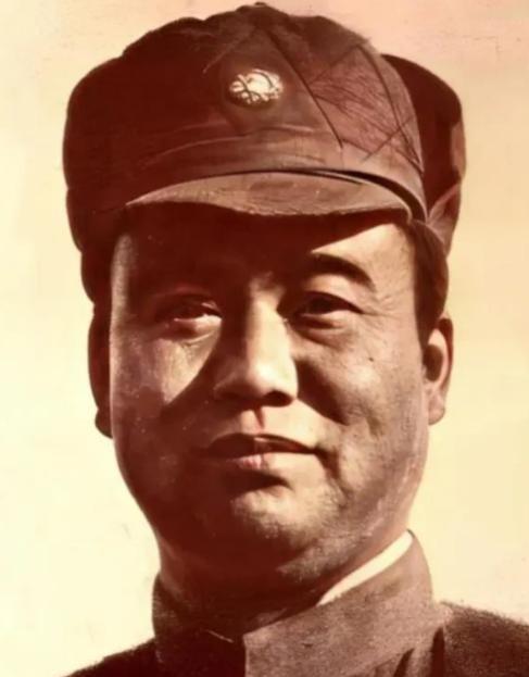 1948年6月的一场军事会议上，一次意外冲突让国民党军队内部长期存在的矛盾暴露出