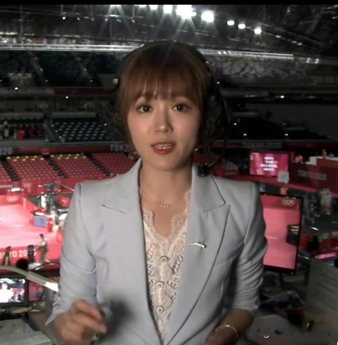 大概属于一种配平吧？这两人的解说各自都偏爱的要死!高菡解说明显偏向大头，李