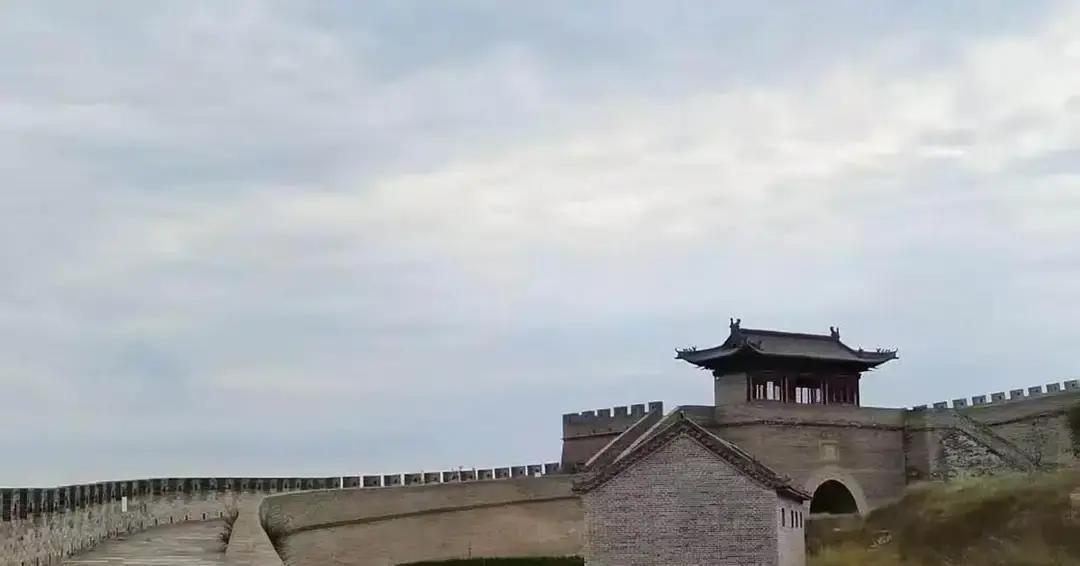 你把这几句话琢磨透了，估计能少走十年弯路富人饭局上，那些平时眼高于顶的大老板