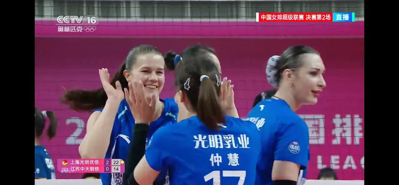 上海女排昨晚再次以3：0击败全华班的江苏队勇夺联赛冠军可喜可贺，随后不和谐的声音