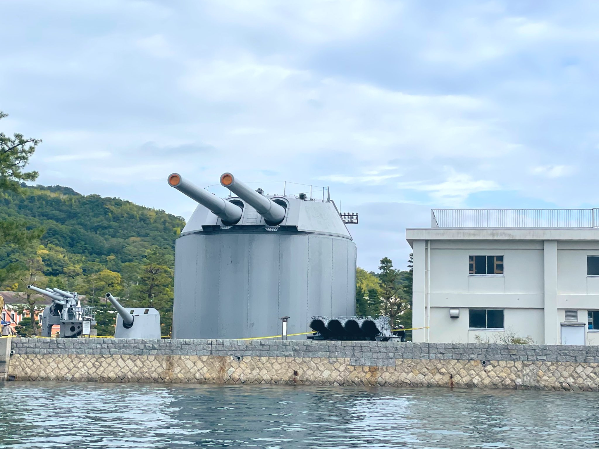 陆奥纪念馆外的陆奥号炮塔​​​