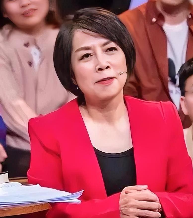 今天（7月1日），台湾媒体人黄智贤在一档节目中说：国民党、民进党都希望两岸和平，