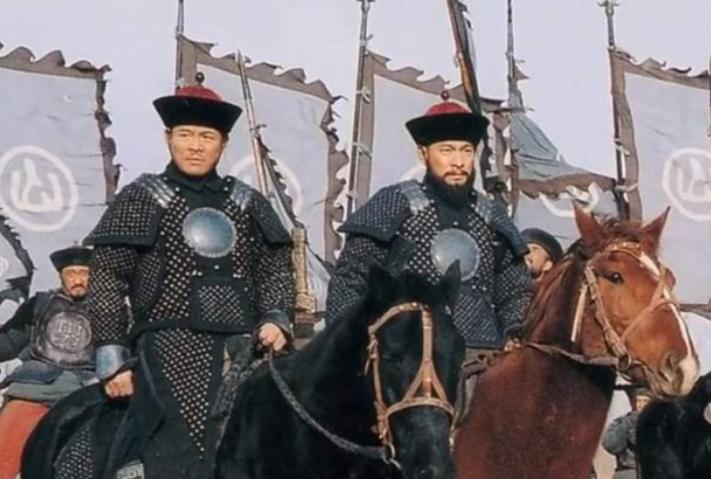 乾隆皇帝亲自审问川陕总督张广泗，这位封疆大吏在严刑拷打之下，竟然咬紧牙关、死活不