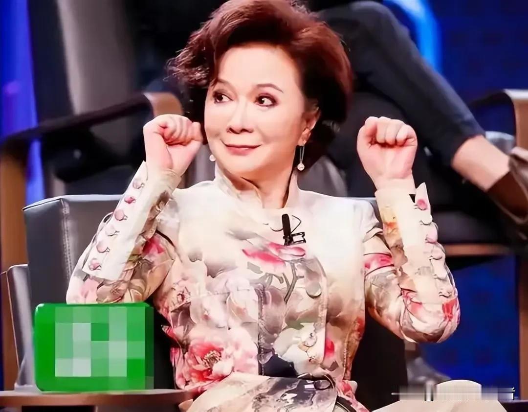 怪不得蔡明总说自己这一生挺顺利，没有什么催泪的故事，蔡明也是有原则，干干净净的。