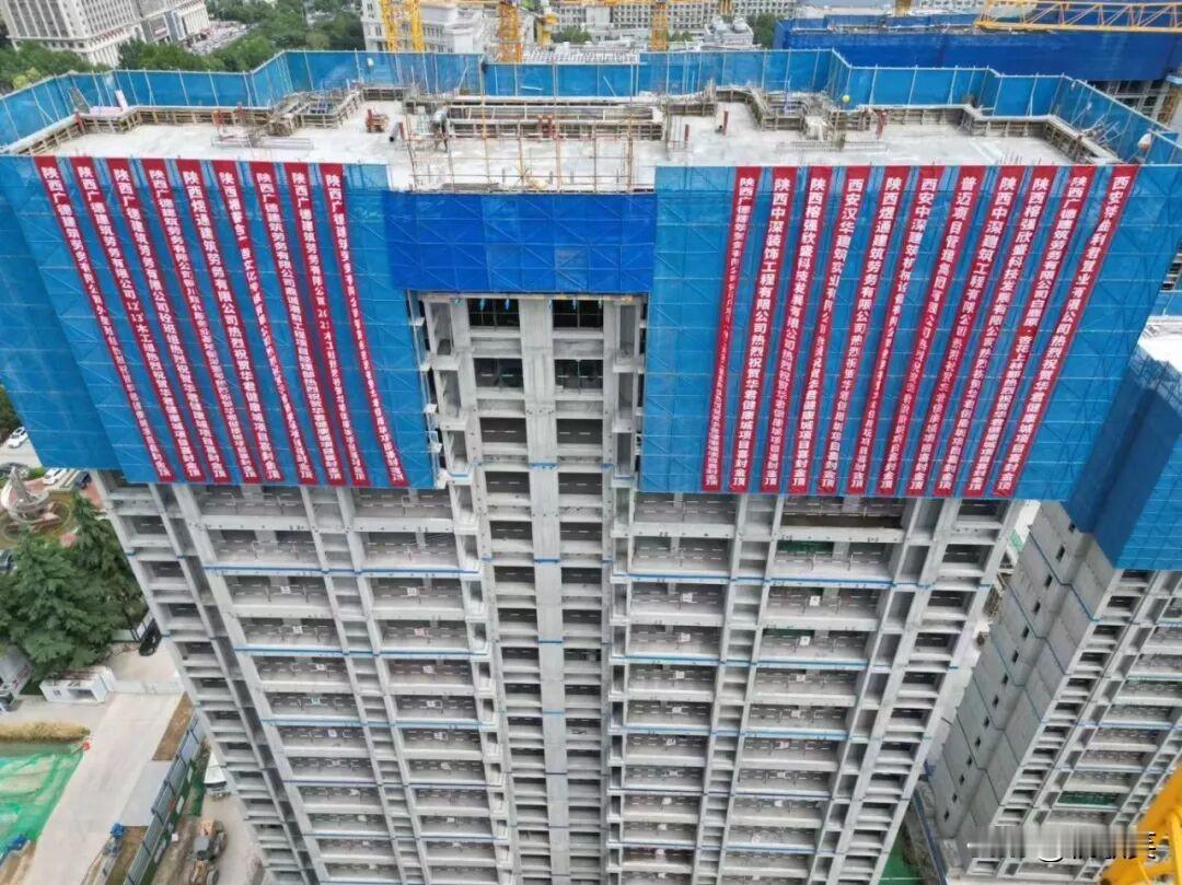 日前，随着最后一方混凝土浇筑完成，西安莲湖区华君健康城（华发·利君|都荟城央）一
