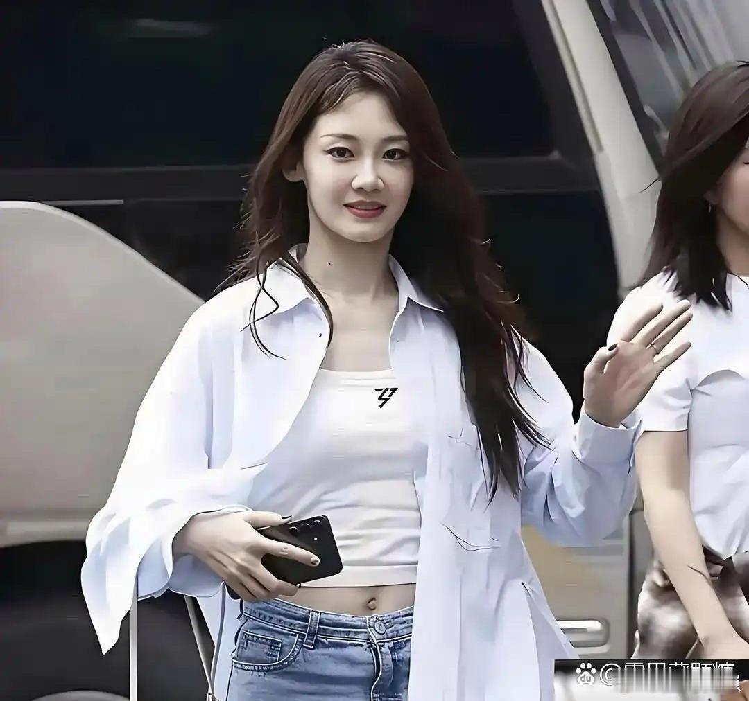 郑凯的妻子苗苗这颜值真的太绝了！五官精致气质清纯，美得让人挪不开眼，难怪郑凯这么