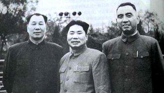都知道大名鼎鼎的军中三杨，那你知道！军中三萧二王是指谁吗？“1955年9月27