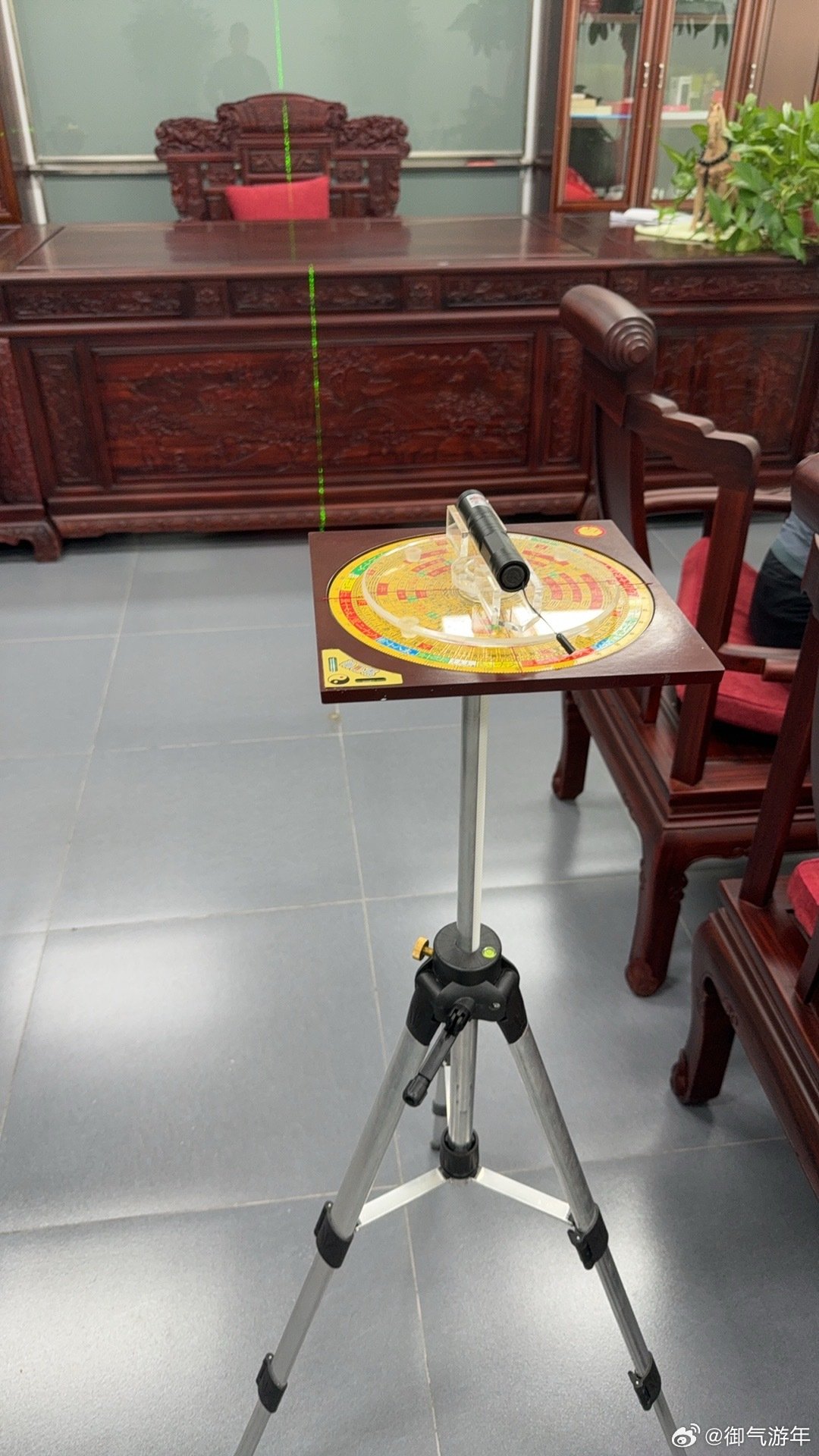 十年前我给一个客户看了劝他速速召回矿上做工的儿子儿子归家后，另一个工友替他上了工，当班时矿井发生爆炸